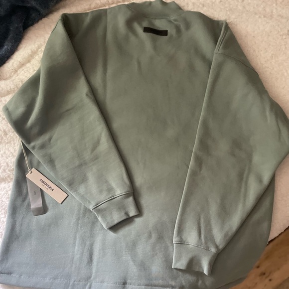 Essentials Fear of God ; Sycamore Relaxed Crew Neck Sweatshirt - Picture 3 of 3